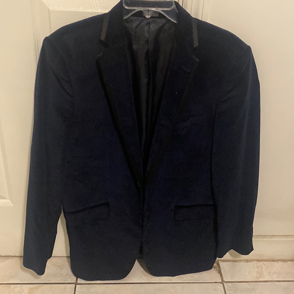 Stylish blue patterned sports coat.